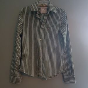 Hollister Men's Green Button Down Shirt